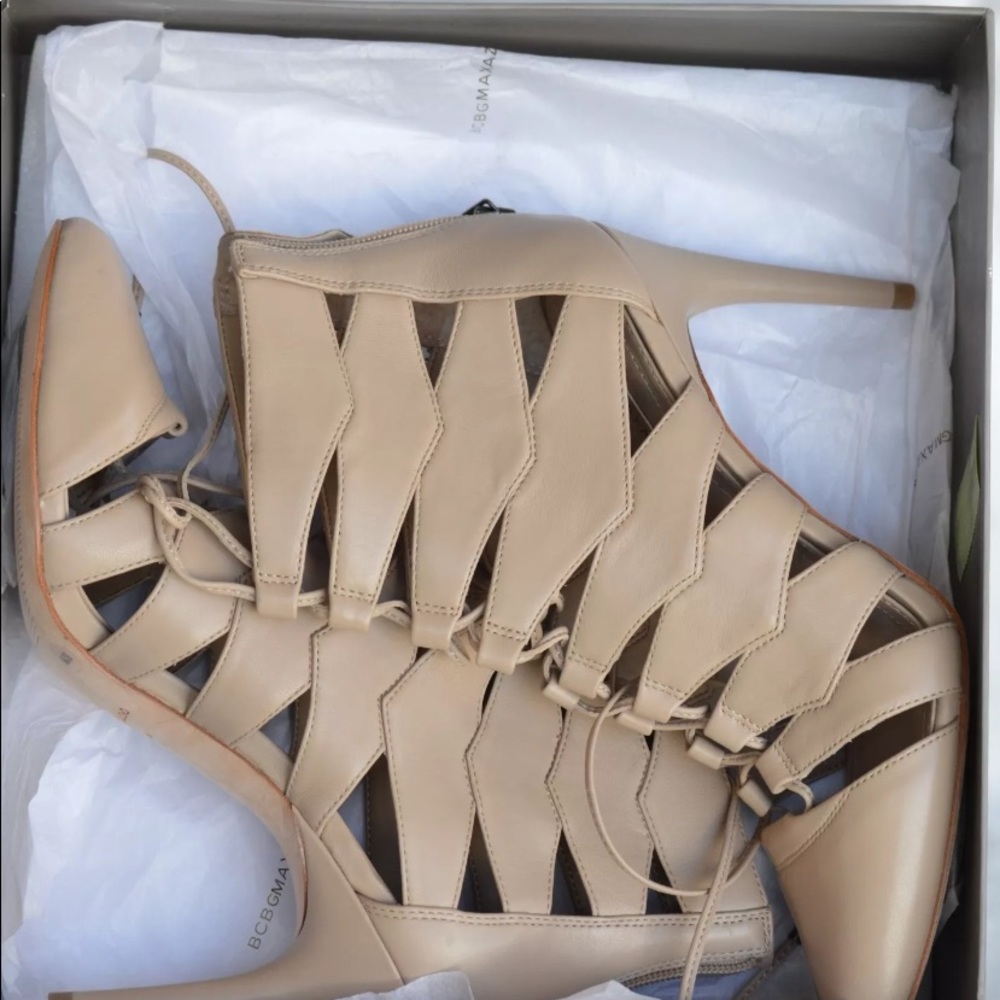 NWB BCBG LaceUp Leather US 9M Nude Approx 3" Heel - Picture 3 of 7
